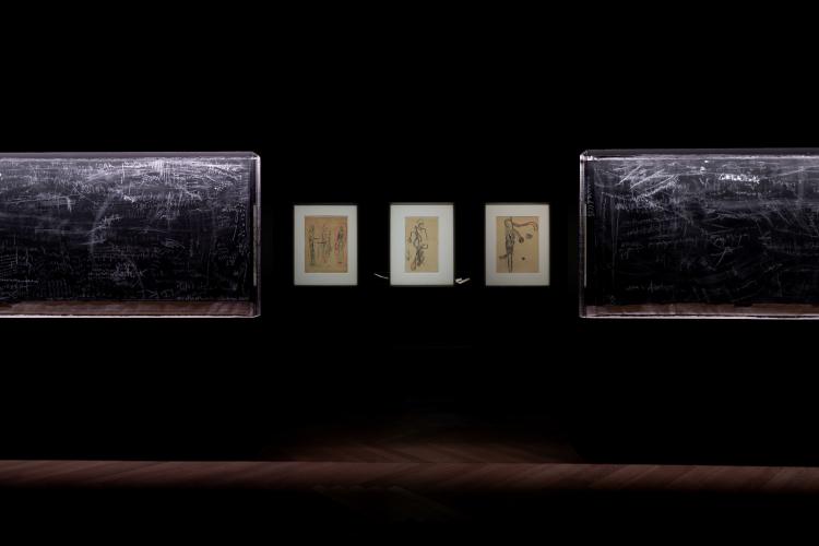 Pan Daijing, « Cream Cut 1 » & « Cream Cut 2 », 2024-2025; Antonin Artaud, « La Révolte des anges sortis des limbes » (1946), « L’Homme et sa douleur », 1946, « Le Totem », 1945-1946. Photo : Marc Domage